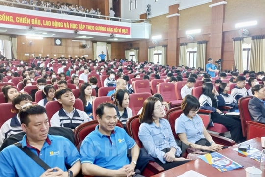 Huyện đoàn Ninh Giang tổ chức tư vấn tuyển sinh, hướng nghiệp cho 300 học sinh